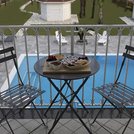 Rosy's House 4*