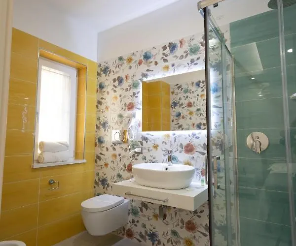 Rosy's House 4*